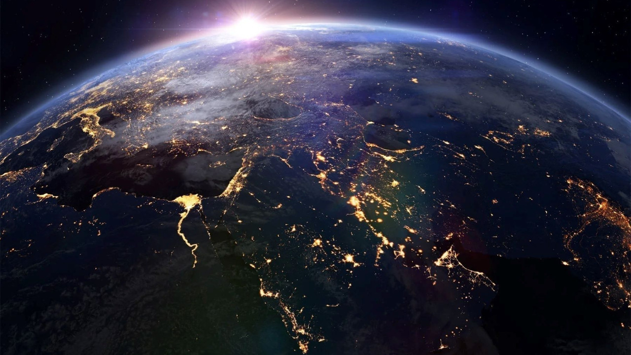 Dünya’nın artık bir yeni yarı ayı daha var