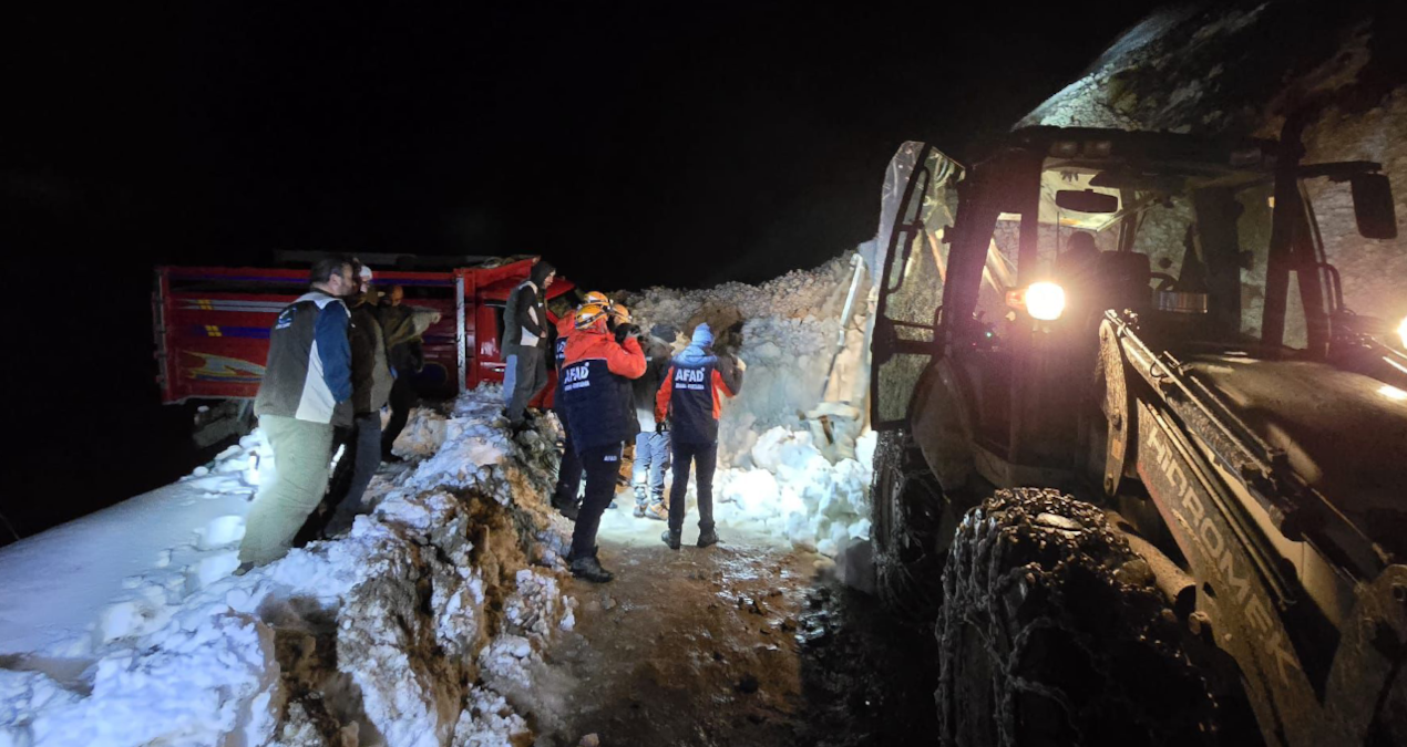 Rize’de çığ nedeniyle mahsur kalan 15 kişi kurtarıldı