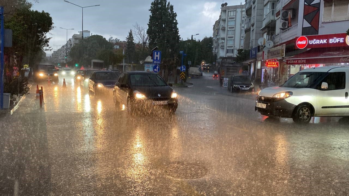 Aydın’da sağanak yağış etkili oldu