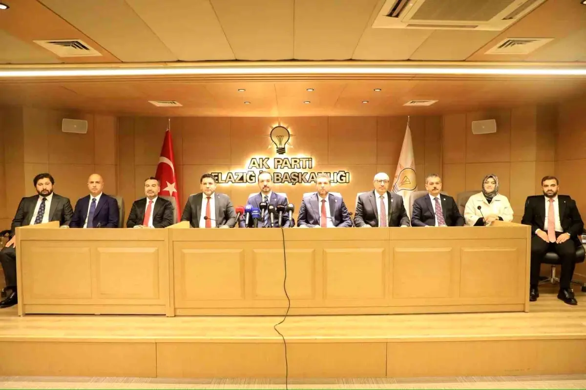 Kürşad Zorlu’dan Özgür Özel’e tepki: “Atatürk’ün milliyetçiliği Türkiye’yi şikayet etmek değil, yüceltmektir”