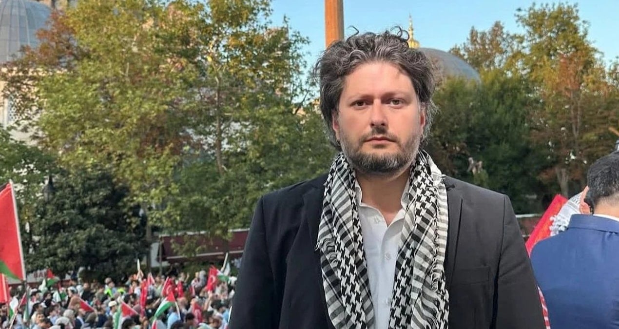 AKP’li trol Furkan Bölükbaşı’na sadece AKP’den istifa eden isim sahip çıktı