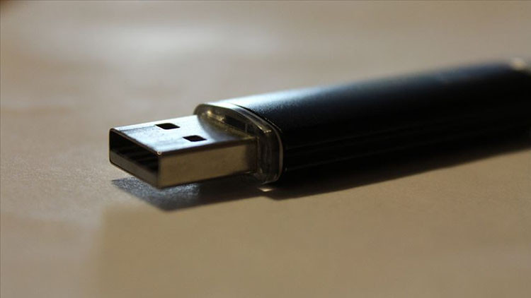 Alman Meclisinde şüpheli USB alarmı