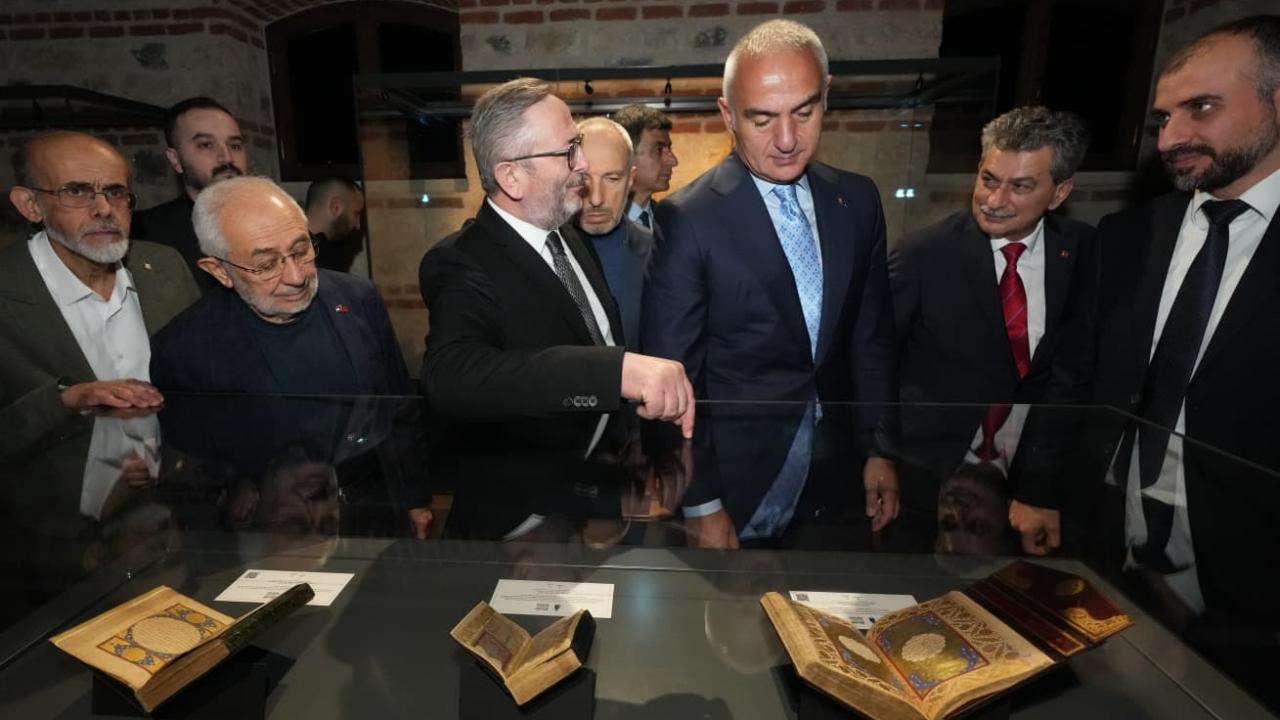 700 yıllık yazma eserler İstanbul’da ziyarete açıldı