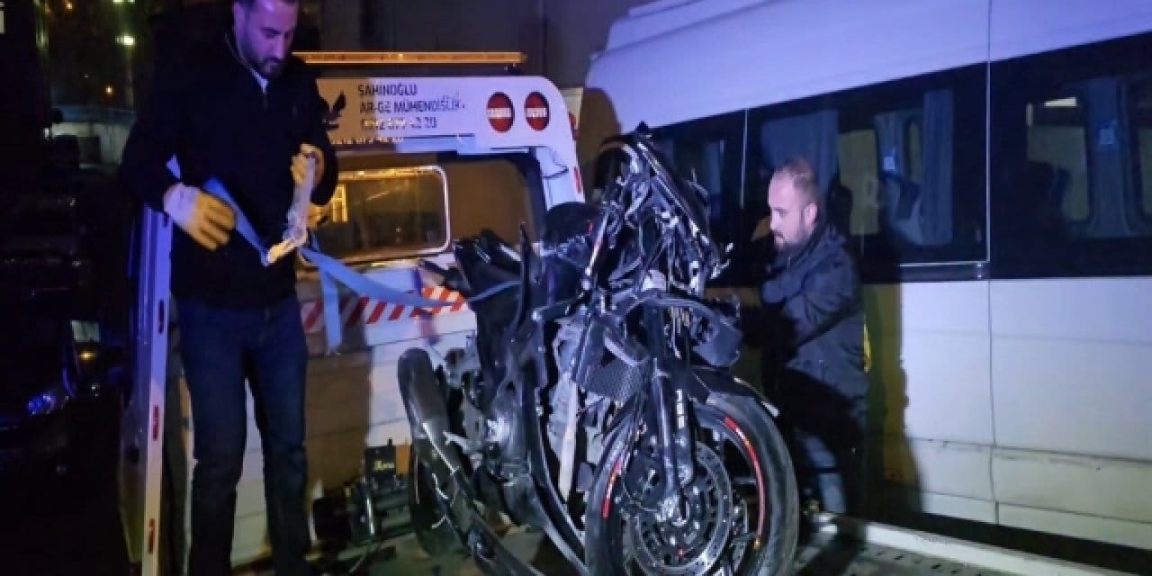 Ataşehir’de motosiklet yolcu servisine girdi: 2’si ağır 3 yaralı
