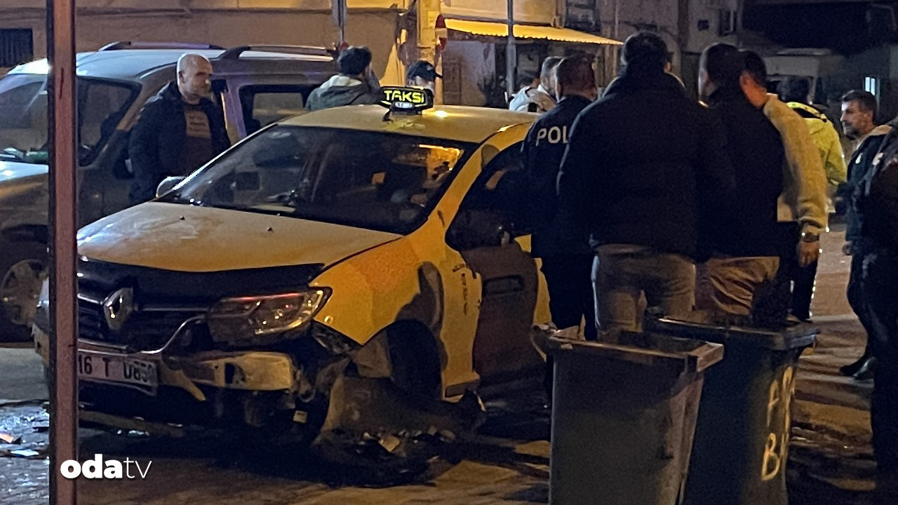 Bursa’da taksi hırsızlığı… Araçlara çarpınca yaya kaçmaya çalıştı, yakalandı