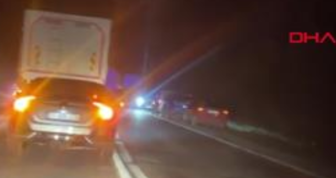 Hafif ticari araç ile kamyonet çarpıştı; 1 ölü, 5 yaralı