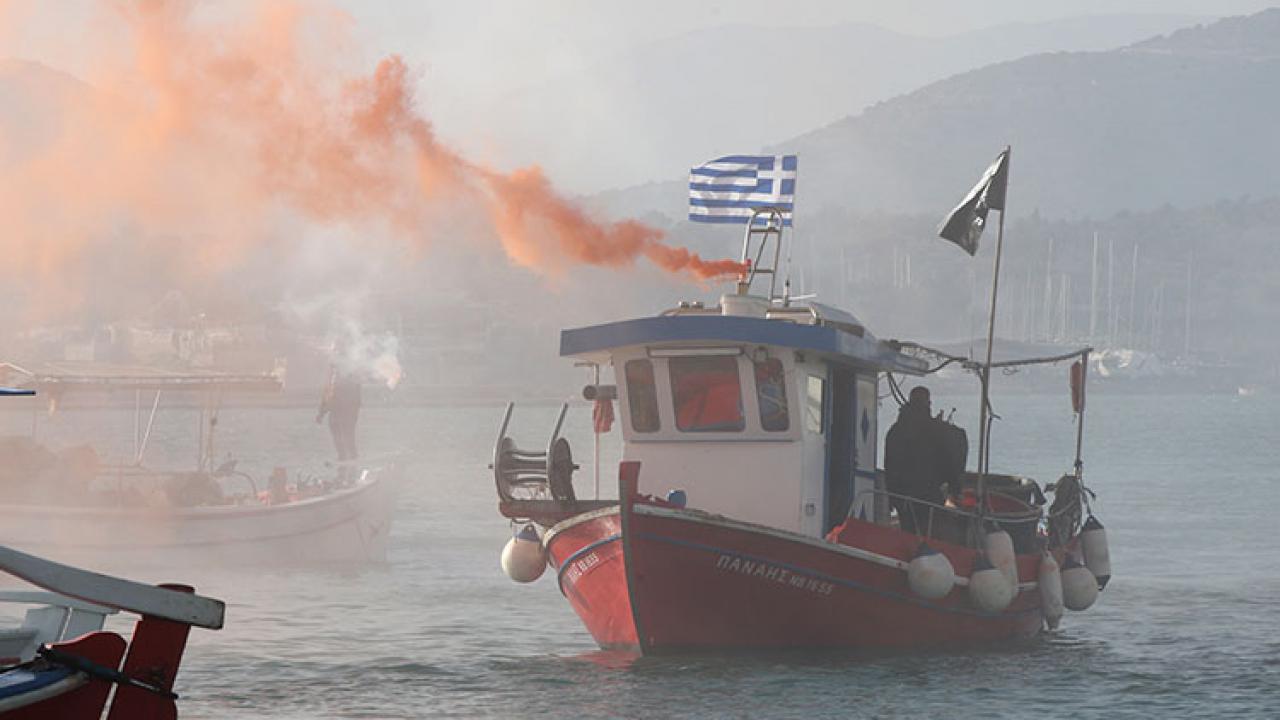 Yunanistan’da çiftçiler Selanik Limanı’nı kapattı