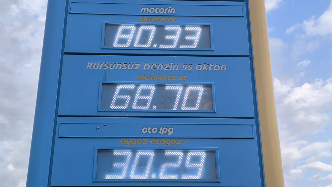 Yurttaslardan mazot zammina tepki arabaya binemez olduk ekmek bulamaz olduk bGLY2PtP
